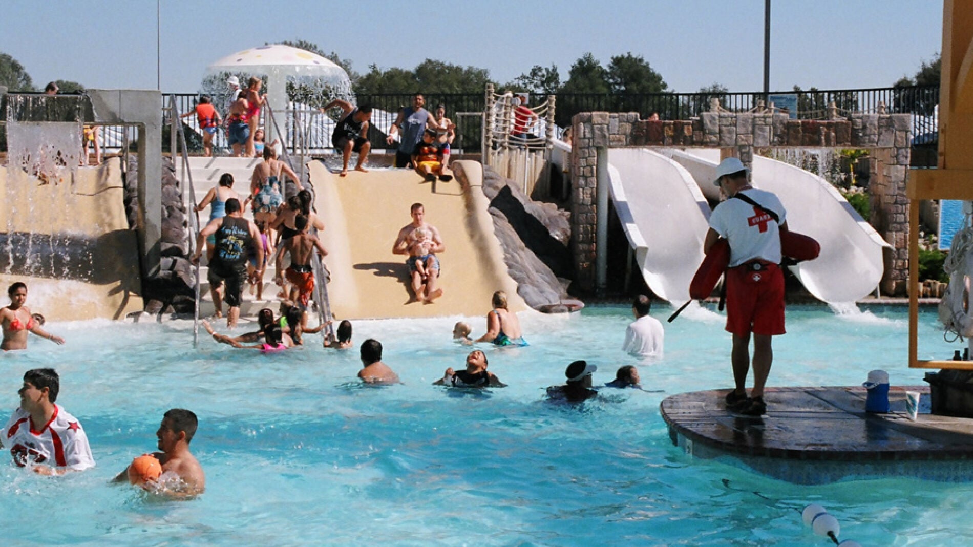 Parque acu&aacute;tico Golfland SunSplash, en el norte de California