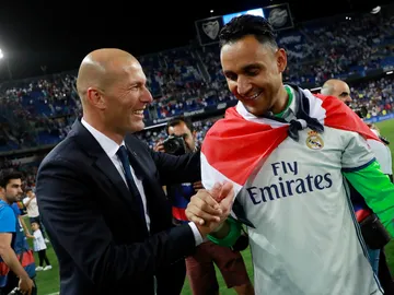 Zidane y Keylor se dan la mano Zidane y Keylor se dan la mano