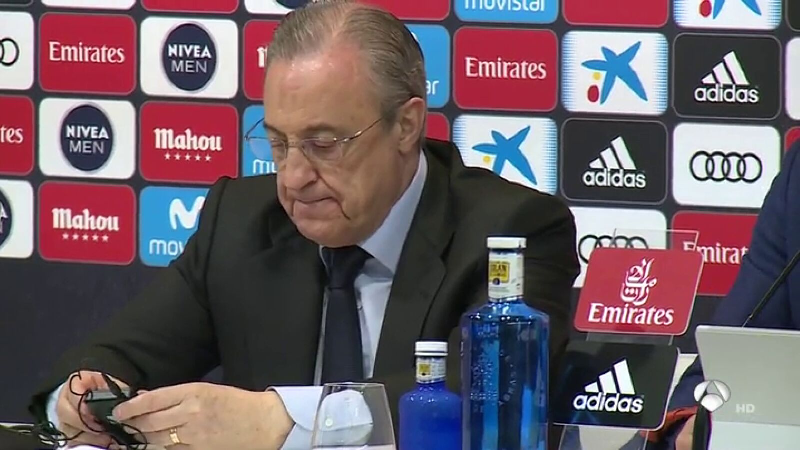 Florentino, abatido en la rueda de prensa de despedida de Zidane: 