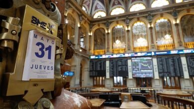 El Ibex 35 cede ante la incertidumbre: pierde un 1,05 % y cierra por debajo de los 9.500 puntos