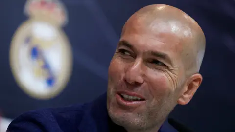 Zidane comparece ante los medios el día de su adiós al Real Madrid Zidane comparece ante los medios el día de su adiós al Real Madrid