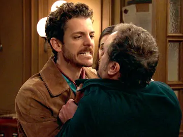 Javier se altera ante las amenazas de su padre Javier se altera ante las amenazas de su padre