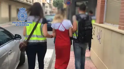 La mujer detenida en Elda por la muerte del hijo de su compañero declara ante el juez La mujer detenida en Elda por la muerte del hijo de su compañero declara ante el juez