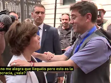 La tensa despedida entre Monedero y Santamaría: "Me alegro de que os vayáis" La tensa despedida entre Monedero y Santamaría: "Me alegro de que os vayáis"