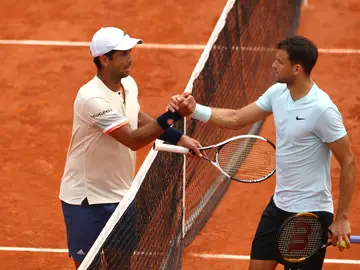 Verdasco y Dimitrov se saludan tras el partido Verdasco y Dimitrov se saludan tras el partido