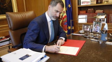 El Rey firma el Real Decreto con el nombramiento de Pedro Sánchez como presidente del Gobierno