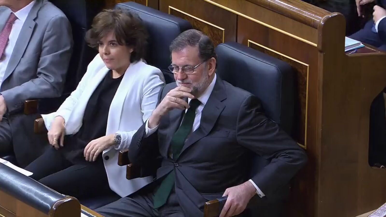 <p>Los analistas miran al detalle todos los gestos de los líderes políticos durante la moción de censura</p>
