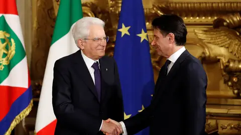 El presidente de la República italiana, Sergio Mattarella, con el primer ministro, Giuseppe Conte El presidente de la República italiana, Sergio Mattarella, con el primer ministro, Giuseppe Conte
