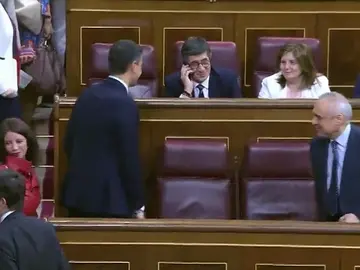 Sánchez ya está en su escaño en el Congreso Sánchez ya está en su escaño en el Congreso