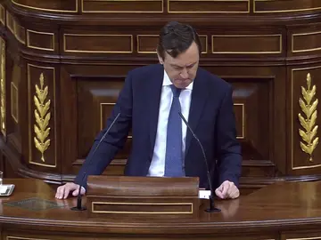 Hernando, a Sánchez: "Van a entrar en Moncloa por la puerta de atrás después de haber humillado a sus diputados" Hernando, a Sánchez: "Van a entrar en Moncloa por la puerta de atrás después de haber humillado a sus diputados"