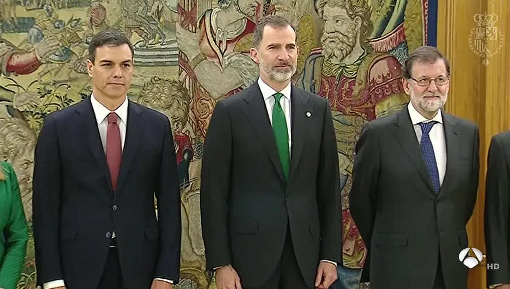 Antena 3 Noticias Fin de Semana (02-06-18) Pedro Sánchez toma posesión como nuevo presidente del Gobierno de España tras prometer su cargo ante el Rey Felipe VI