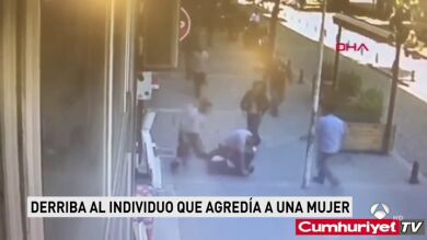 <p>VÍDEO: Derriba de un cabezazo a un hombre que estaba agrediendo a su exmujer</p>