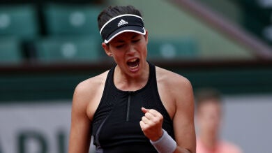 <p>Garbiñe Muguruza se pasea y derrota a Stosur en apenas una hora</p>