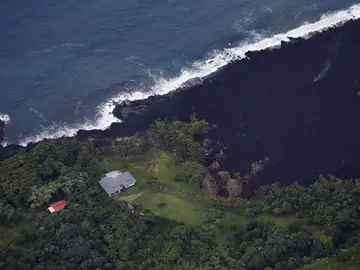 El flujo de lava del Kilauea ha dejado Kapoho y Vacationland aislados El flujo de lava del Kilauea ha dejado Kapoho y Vacationland aislados
