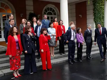 Sánchez preside el primer Consejo de Ministros Sánchez preside el primer Consejo de Ministros