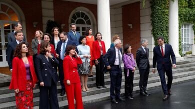 Así ha sido la llegada de los nuevos ministros a la Moncloa: con prisas y con algún que otro tropiezo