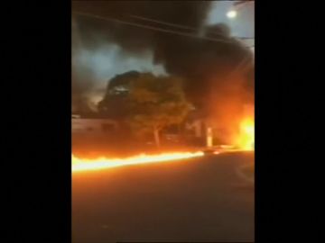 Un avión ligero se estrella en una zona residencial en Melbourne, Australia Un avión ligero se estrella en una zona residencial en Melbourne, Australia