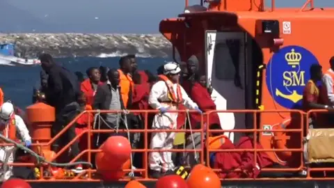 Rescatan a 142 personas, entre ellas, tres menores de edad en Mar de Alborán Rescatan a 142 personas, entre ellas, tres menores de edad en Mar de Alborán