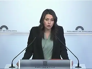 Arrimadas advierte de que no se reunirá con Torra si mantiene la pancarta a favor de la libertad "de los presos políticos" en la Generalitat Arrimadas advierte de que no se reunirá con Torra si mantiene la pancarta a favor de la libertad "de los presos políticos" en la Generalitat