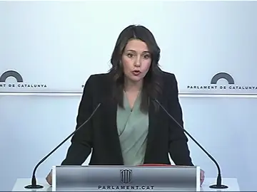 Arrimadas advierte de que no se reunirá con Torra si mantiene la pancarta a favor de la libertad "de los presos políticos" en la Generalitat Arrimadas advierte de que no se reunirá con Torra si mantiene la pancarta a favor de la libertad "de los presos políticos" en la Generalitat