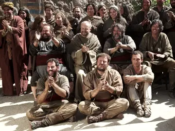 Así se vivió la celebración en la Plaza del Trovador tras las cámaras de 'La Catedral del Mar' Así se vivió la celebración en la Plaza del Trovador tras las cámaras de 'La Catedral del Mar'