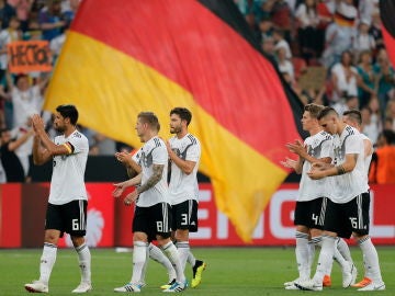 La selección alemana de fútbol celebra su victoria