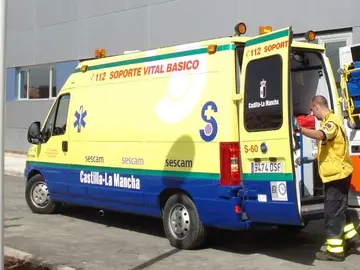 Una ambulancia de soporte vital básico de los Servicios 112 de Castilla-La Mancha. Una ambulancia de soporte vital básico de los Servicios 112 de Castilla-La Mancha.