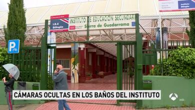 En libertad el director y el conserje del instituto acusados de instalar cámaras en los servicios del centro