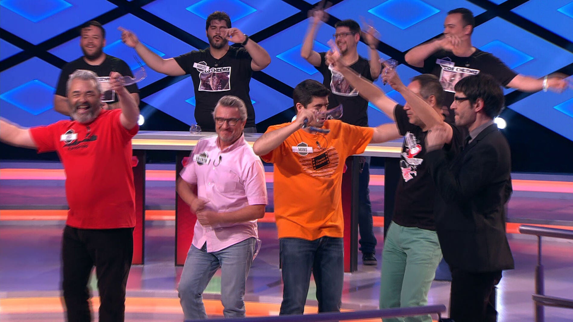 Juanra Bonet pone en pie al p&uacute;blico de '&iexcl;Boom!': "Esto lo ten&eacute;is que bailar"