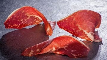 Una loncha de cecina casi no tiene grasa.