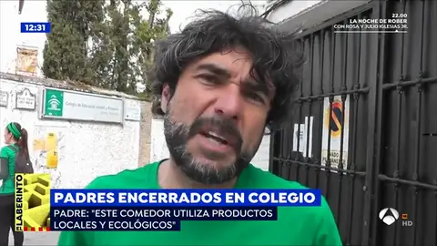Un grupo de padres se encierra en el colegio de sus hijos para exigir que el comedor ofrezca alimentos ecológicos Un grupo de padres se encierra en el colegio de sus hijos para exigir que el comedor ofrezca alimentos ecológicos