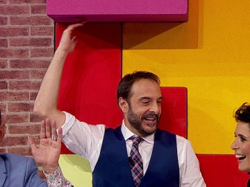 Rosa López y Roberto Vilar se enfrentan a un 'Tetris gigante' para repartir un premio entre el público en 'La noche de Rober'