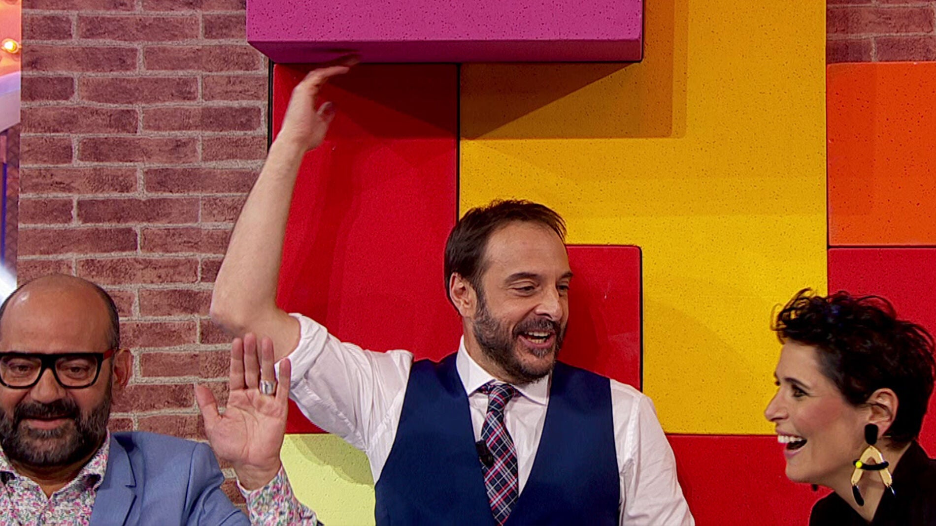 Rosa L&oacute;pez y Roberto Vilar se enfrentan a un 'Tetris gigante' para repartir un premio entre el p&uacute;blico en 'La noche de Rober'