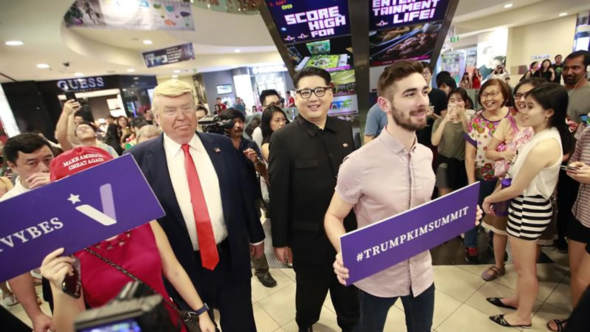 Imitadores de Trump y Kim Jong Un Imitadores de Trump y Kim Jong Un