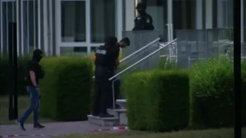 Deportado a Alemania el iraquí que asesinó a una niña de 14 años Deportado a Alemania el iraquí que asesinó a una niña de 14 años