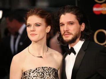 Kit Harington y Rose Leslie  Kit Harington y Rose Leslie