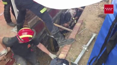 Consiguen rescatar a un obrero sepultado en una zanja en Majadahonda