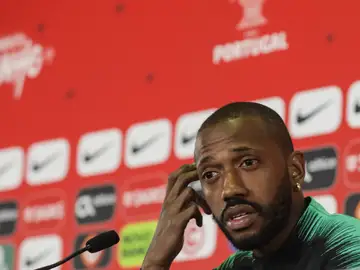 Manuel Fernandes, en rueda de prensa en Kratovo Manuel Fernandes, en rueda de prensa en Kratovo