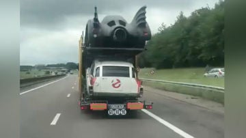 Camión con coches de película