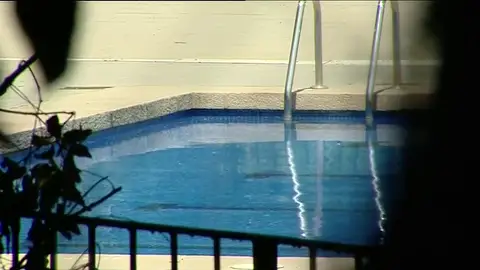 Imagen de archivo de una piscina Imagen de archivo de una piscina
