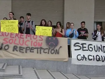 Los estudiantes extremeños insisten en que no repetirán el examen Los estudiantes extremeños insisten en que no repetirán el examen