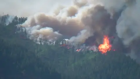 Un incendio obliga a evacuar a cerca de 2.000 personas en Colorado Un incendio obliga a evacuar a cerca de 2.000 personas en Colorado