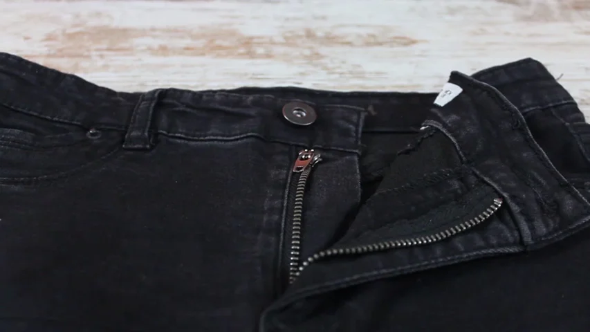 ¿No te has vuelto a poner esos pantalones porque no sabes arreglar la cremallera? ¡Necesitas este truco! ¿No te has vuelto a poner esos pantalones porque no sabes arreglar la cremallera? ¡Necesitas este truco!