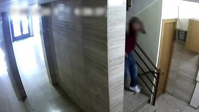 Detienen en Barcelona a un ladrón que robaba joyas a ancianas en los portales de sus casas 