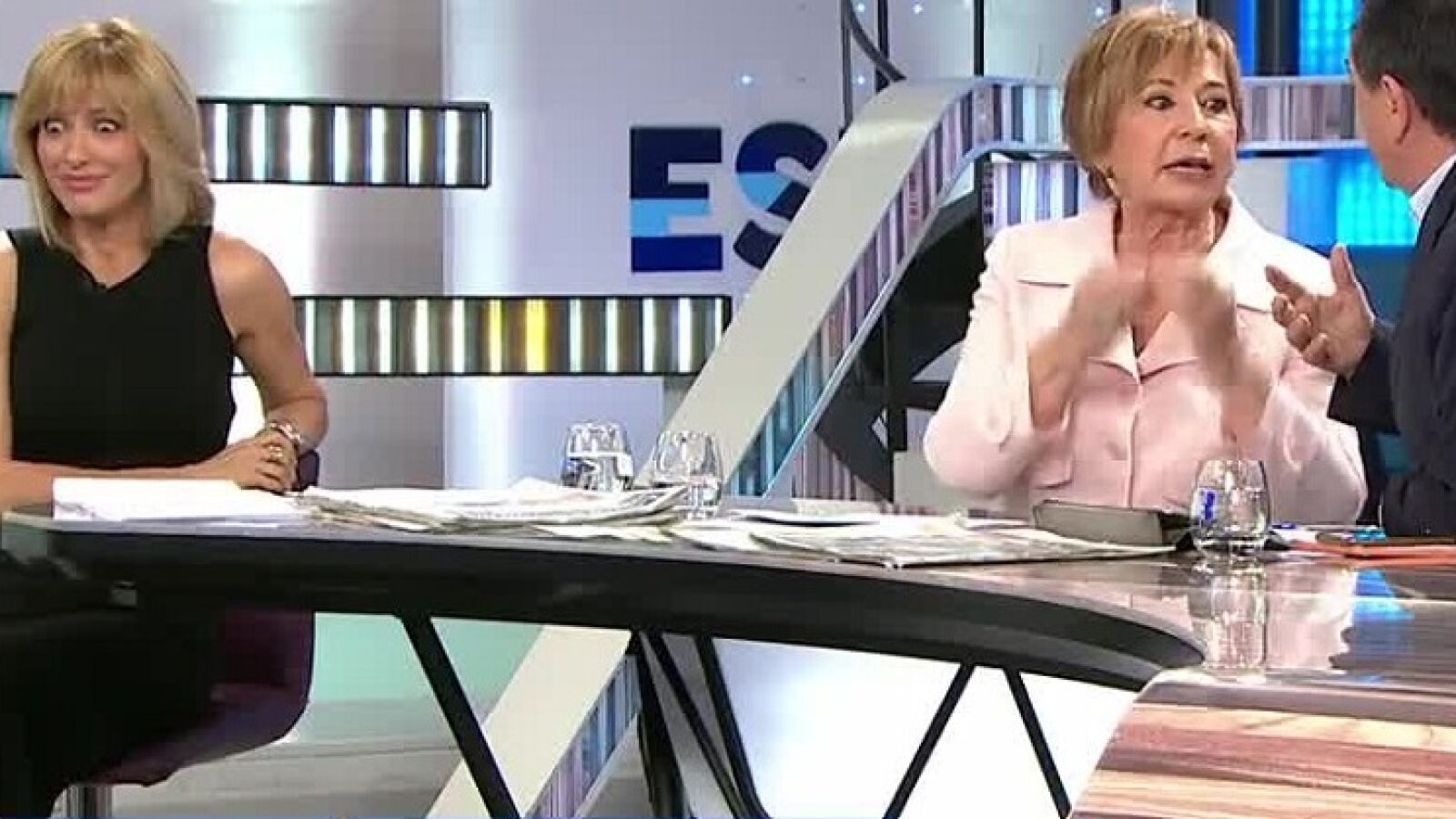 Villalobos, muy enfadada, asegura que a ella le 