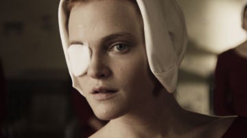 Janine, la criada que sufrió la extirpación de un ojo en 'El cuento de la criada'