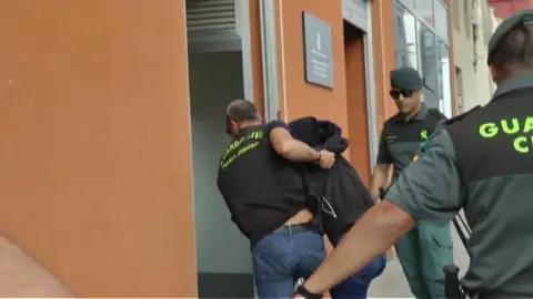 Pasa a disposición judicial el joven detenido por el asesinato de una chica en Fuerteventura Pasa a disposición judicial el joven detenido por el asesinato de una chica en Fuerteventura