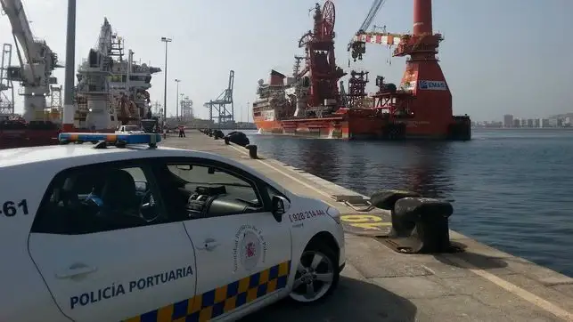 Un coche de la Policía Portuaria Un coche de la Policía Portuaria