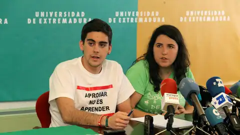 Hernán Álvarez y Amalia Moreno, del consejo de Estudiantes de la UEX Hernán Álvarez y Amalia Moreno, del consejo de Estudiantes de la UEX