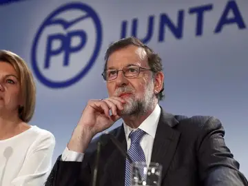 El expresidente del Gobierno Mariano Rajoy y la exministra de Defensa, María Dolores de Cospedal El expresidente del Gobierno Mariano Rajoy y la exministra de Defensa, María Dolores de Cospedal